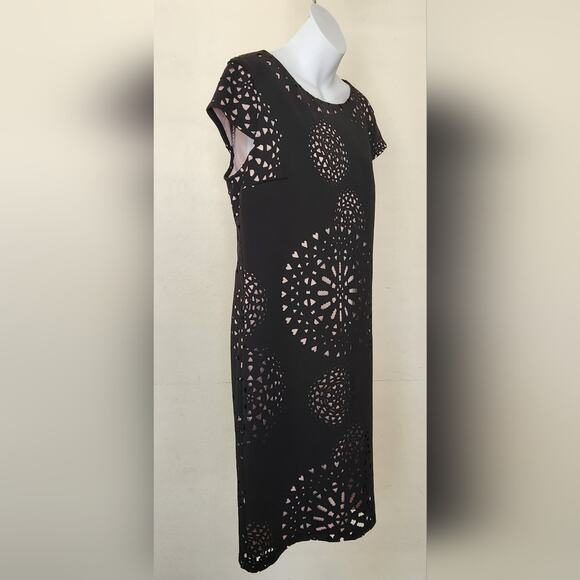 SIGNATURE CAMRYN Black Eyelet Laser Cut Sheath Dress Size 16 - Picture 4 of 10